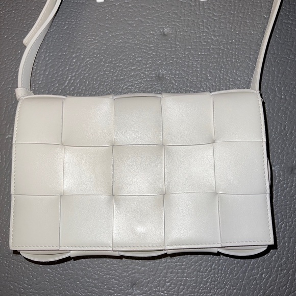 AUTHENTIC WHITE BOTTEGA VENETA CASSETTE HANDBAG - Picture 6 of 14
